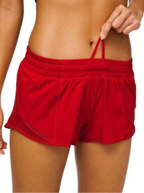 Lululemon sz 4 Hotty Hot Short II 2.5"
Dark Red great condition